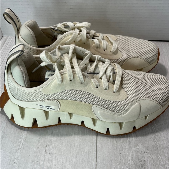 Reebok Cream Sneakers with Brown Sole - Picture 6 of 11